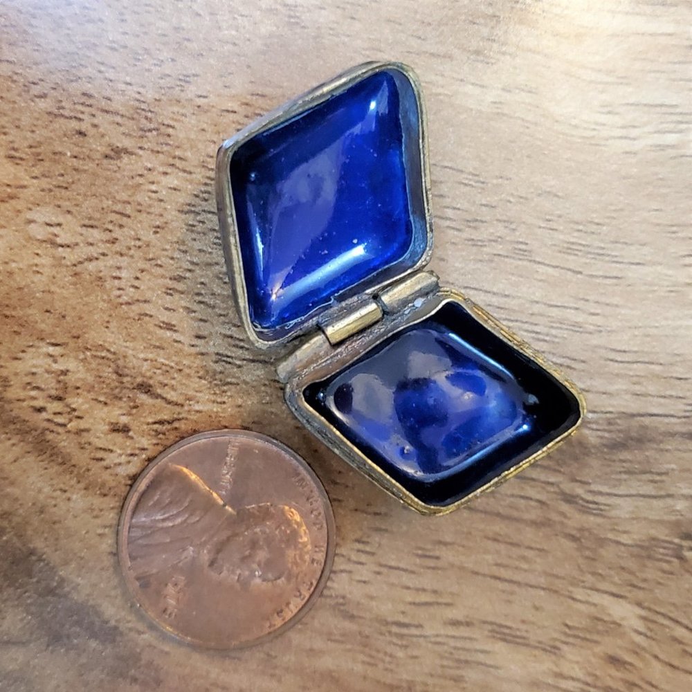 Mini Pill Container - Picture 4 of 6